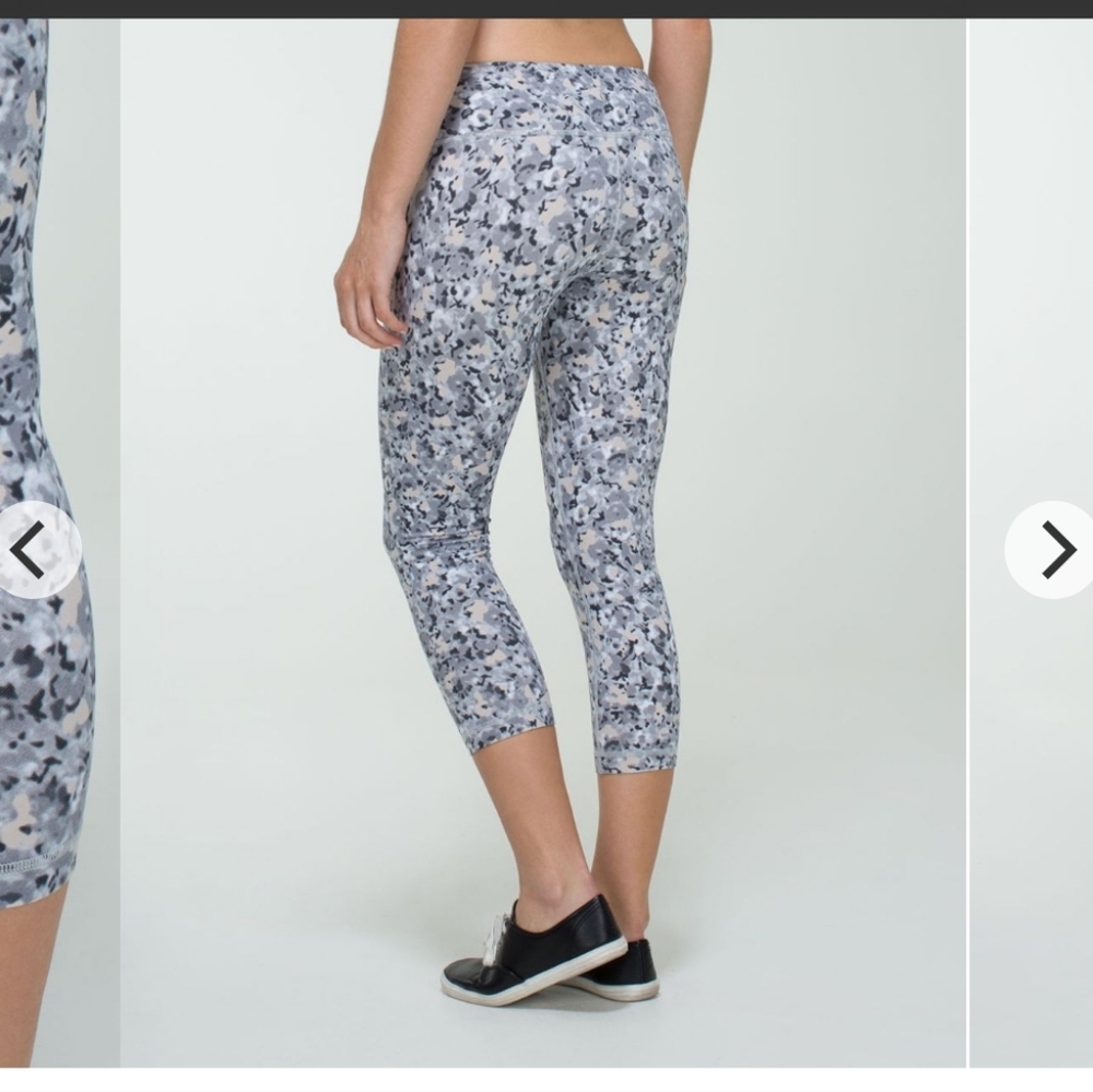 Lululemon Wunder Under CropNot So Petite Fleur Silver Spoon / Silver Spoon